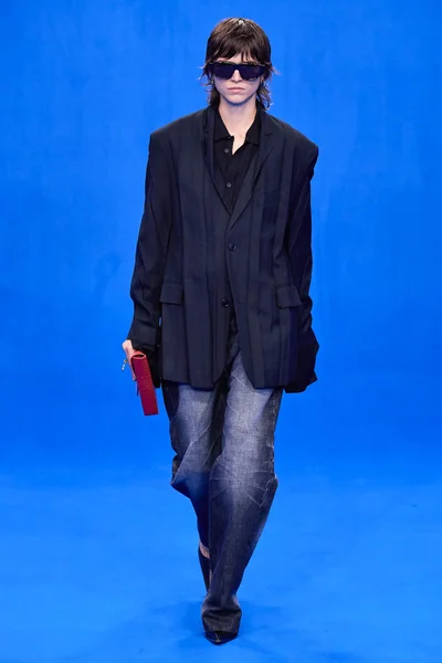 Look 28